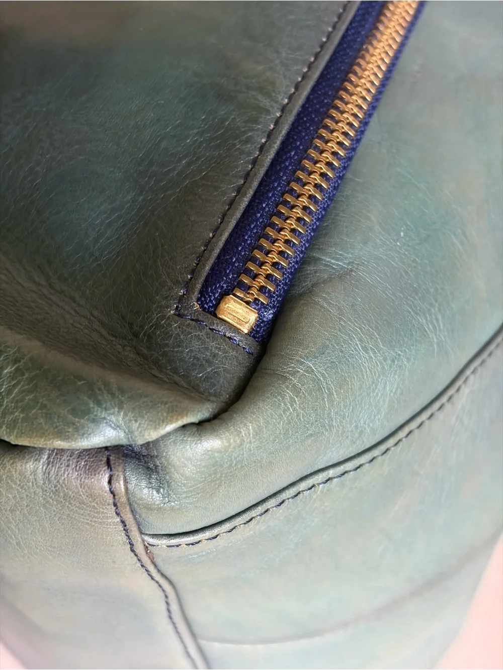 NWT Tre Vero Luxurious Italian Leather Satchel Handbag in blended Teal and Green